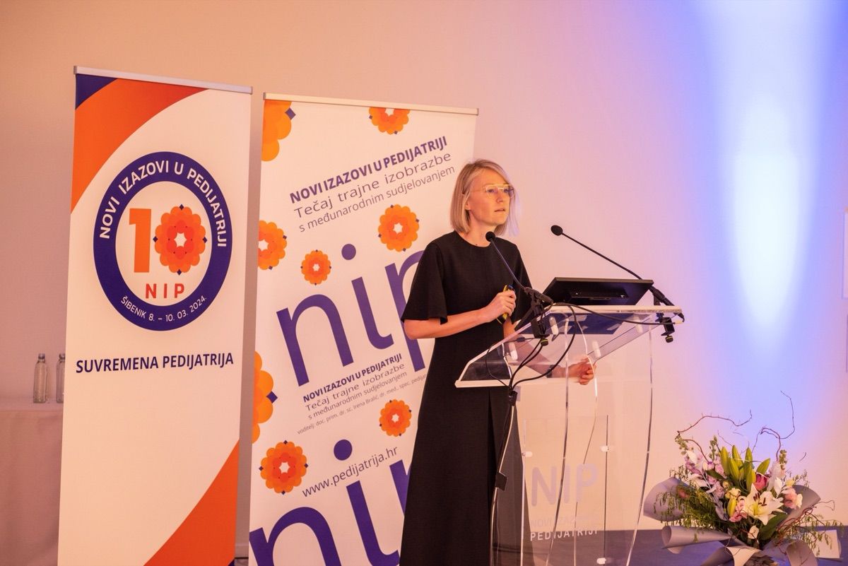 Predavanje za govornicom na NiPP skupu